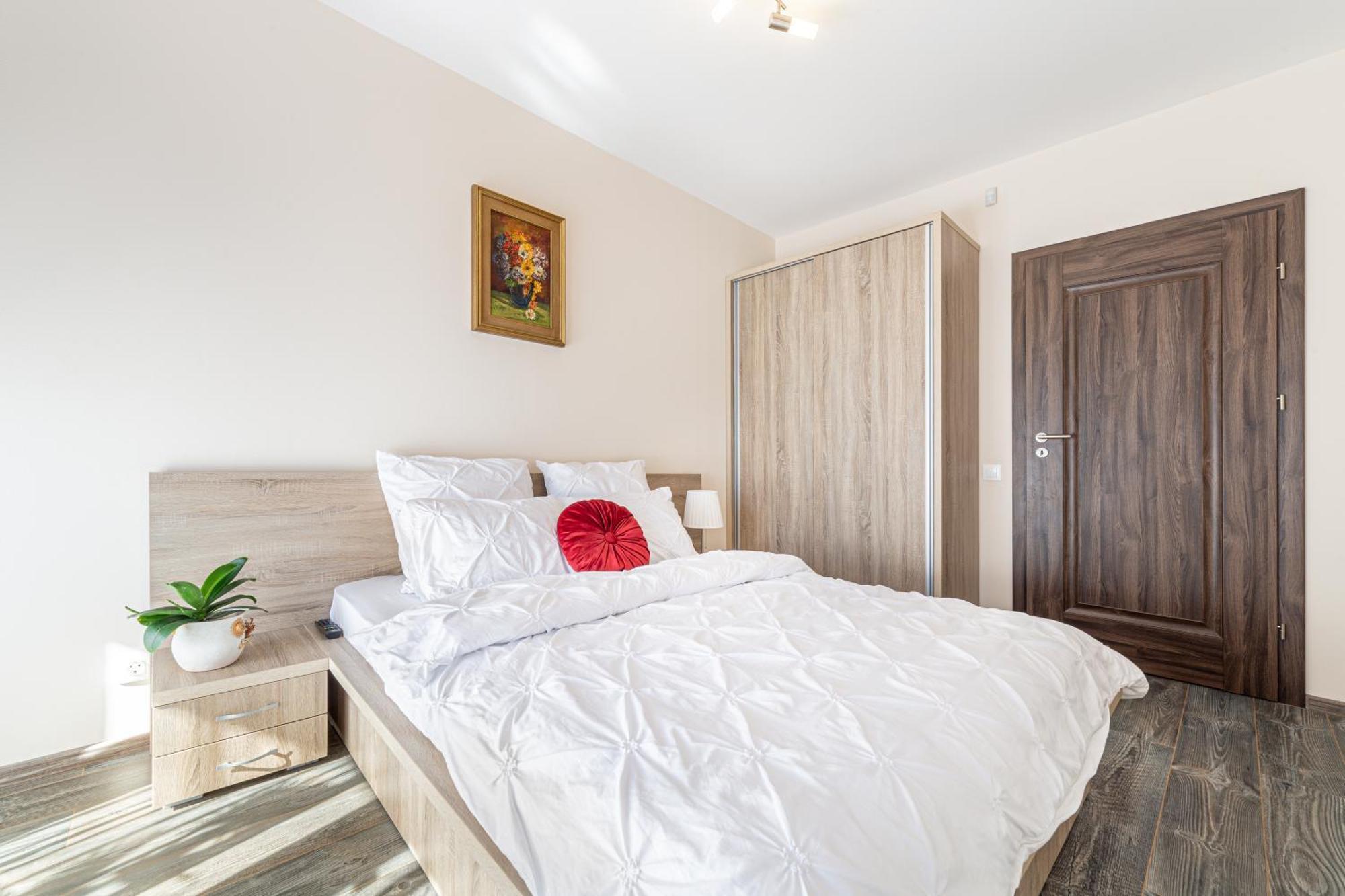 Ari - Ared Luxurious Apartments With Balcony & Free Parking Arad Esterno foto