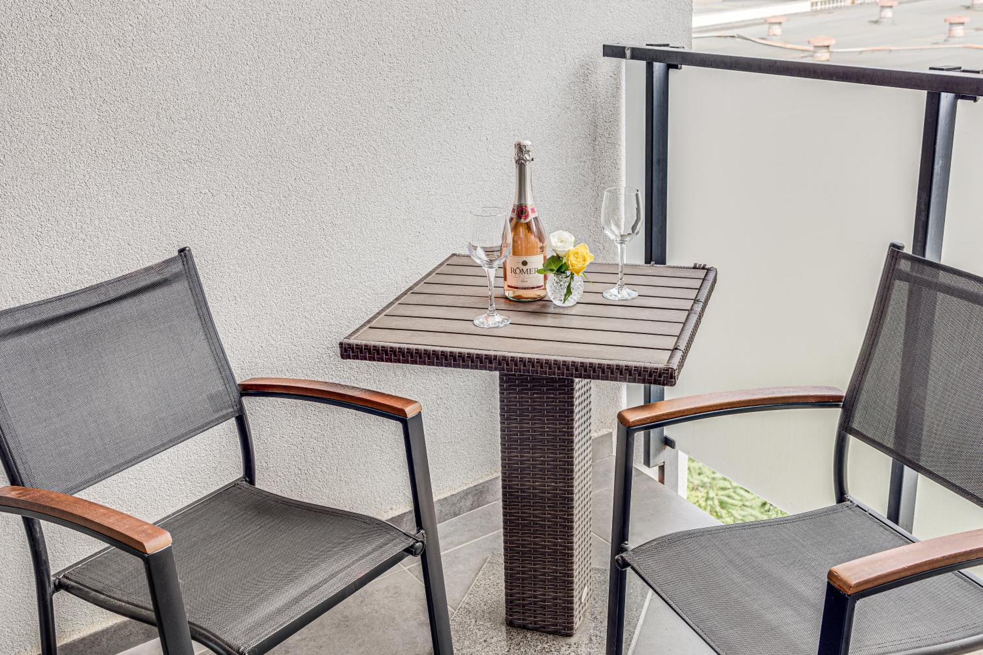 Ari - Ared Luxurious Apartments With Balcony & Free Parking Arad Esterno foto